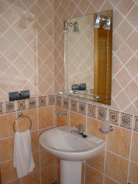 Hotel Restaurante Vinas Viejas Fuentes de Ayódar Pokoj fotografie